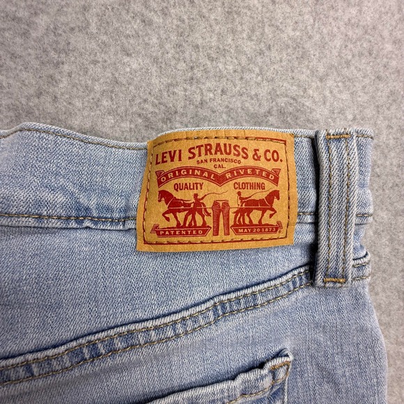 Levis Mid Length Shorts Women 29 Light Wash Excellent Cuffed Denim Jean 4 Inseam - Picture 8 of 10